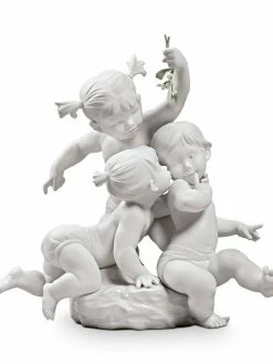 Lladró Shop 15 Lladró Kiss Under The Mistletoe Figurine