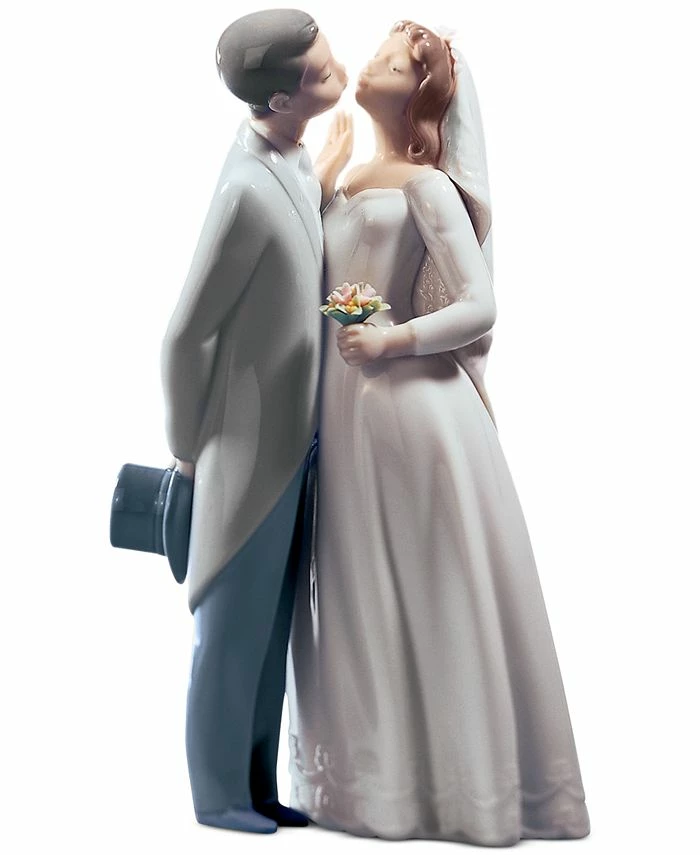 Lladró Lladro Collectible Figurine, A Kiss To Remember 3 Lladró Lladro Collectible Figurine, A Kiss To Remember