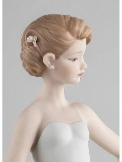 Lladr&oacute; My Favourite Gown 2022 Annual Figurine -Lladró Shop 21681387 fpx