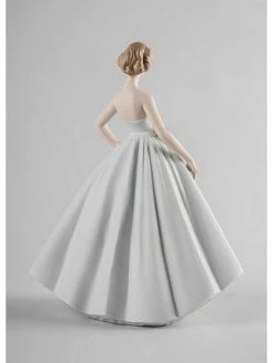 Lladr&oacute; My Favourite Gown 2022 Annual Figurine -Lladró Shop 21681390 fpx