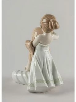 Lladr&oacute; Combing Your Hair -Lladró Shop 22905782 fpx
