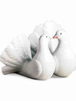 Lladró Collectible Figurine, Kissing Doves