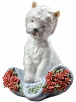 Lladr&oacute; Playful Character Figurine