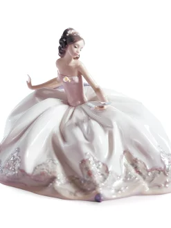Lladr&oacute; Collectible Figurine, At The Ball