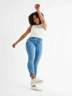 ROLLIE DERBY PUNCH S22/23 -Lladró Shop Day2 Shot 11 014 Web 1200x 2x 1005522e 636d 461d a031 258ac2040e3e